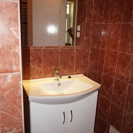 Lägenhet Honved Apartmanhaz *